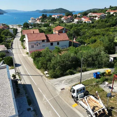 Rosa House 3 Bed, 3 Bath In Dugi Otok Prázdninový dům