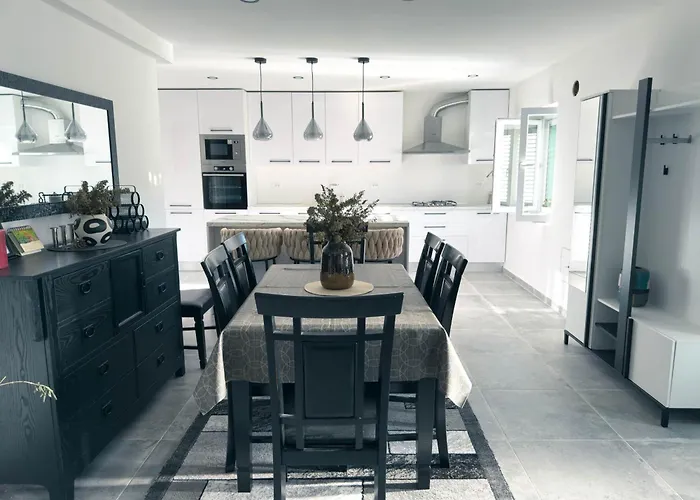 Private House 3 Bed, 3 Bath In Dugi Otok *